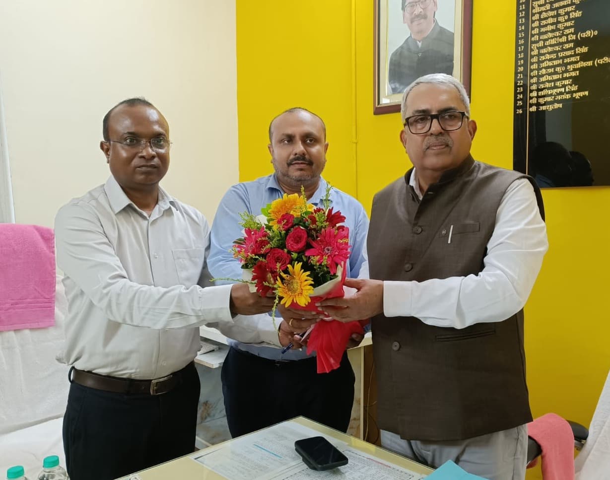 सदर प्रखंड-अंचल कार्यालय में आयुक्त का निरीक्षण, योजनाओं और राजस्व मामलों में तेजी लाने के निर्देश