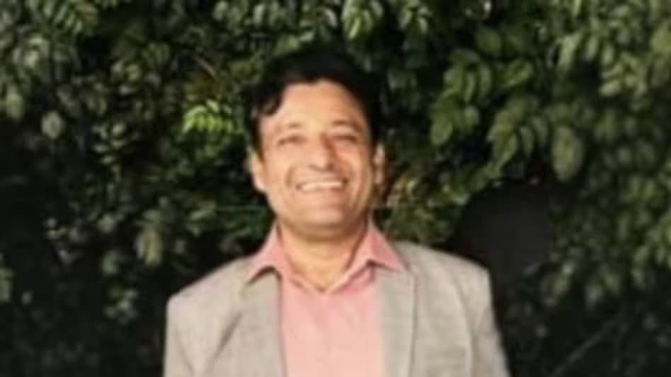 ‘मर जाओ’ कहकर करते थे प्रताड़ित! इंजीनियर ने वंदे भारत ट्रेन के आगे कूदकर दी जान, पत्नी और ससुराल पर गंभीर आरोप