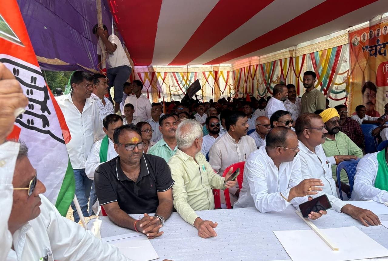 हजारीबाग में कांग्रेस का धरना, झारखंड के खनिज अधिकारों को लेकर उठाई आव