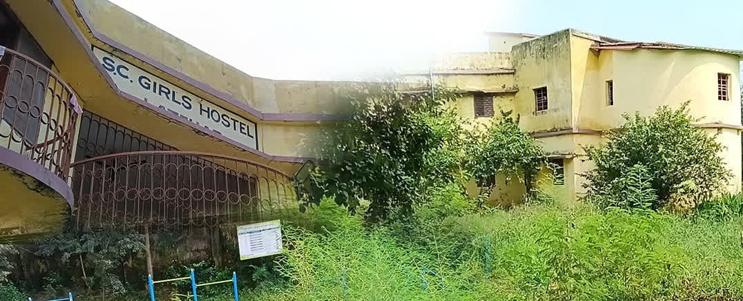 लातेहार में अनुसूचित जाति बालिका छात्रावास की हालत जर्जर, बुनियादी सुविधाओं का अभाव