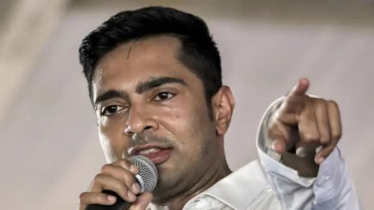 सोशल मीडिया पोस्ट पर बढ़ा विवाद, अभिषेक बनर्जी के खिलाफ पुलिस में शिकायत