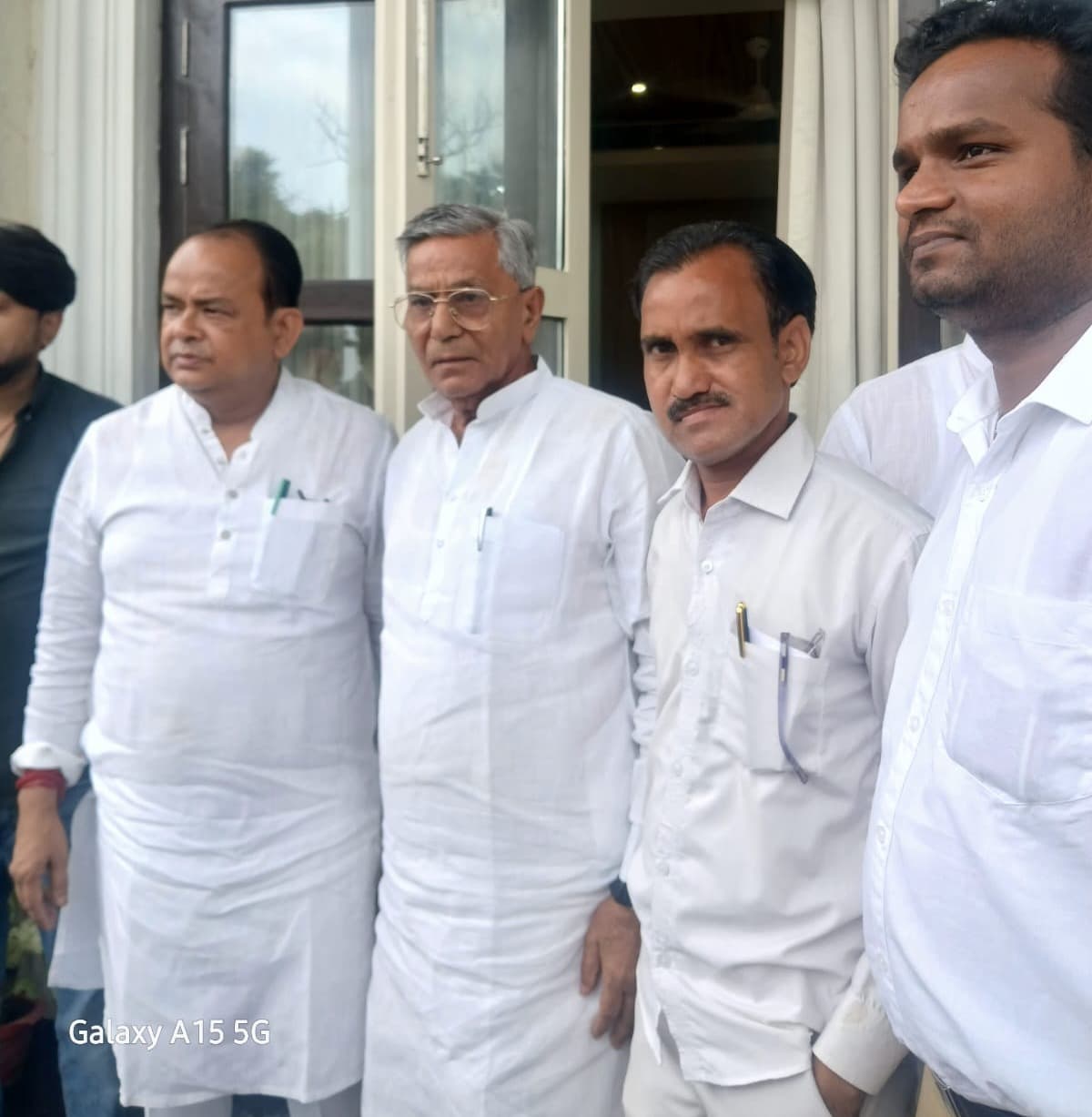 स्वास्थ्य मंत्री से मिले पूर्व विधायक उमाशंकर अकेला, समस्याओं से कराया अवगत