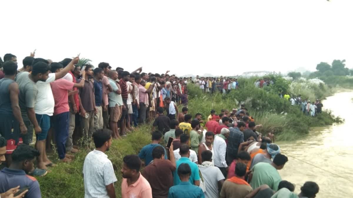 दुमका में चेकडैम में डूबने से दो किशोरों की मौत, दोस्त को बचाने के दौरान दूसरा भी गहरे पानी में समाया