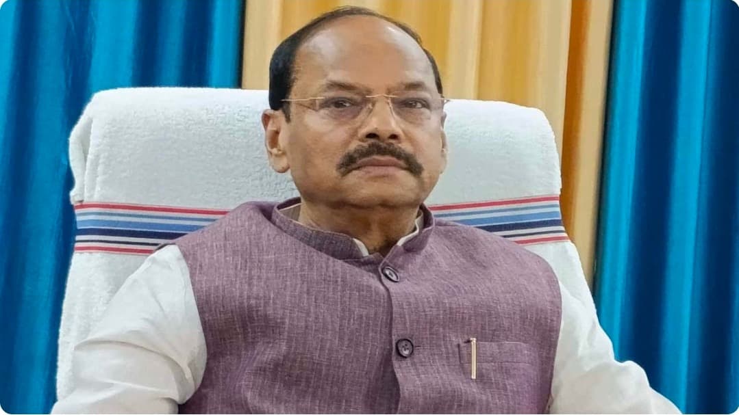 रघुवर दास ने सीएम को भेजा ईमेल  रघुवर दास ने कहा कि छात्र आंदोलन से उन्होंने अपनी राजनीतिक की शुरूआत की है. इसलिए वे छात्र आंदोलन के दर्द को समझते हैं