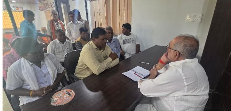 54वें जनता दरबार में विधायक मनोज कुमार यादव ने सुनीं जनसमस्याएं, अधिकारियों को दिए त्वरित समाधान के निर्देश