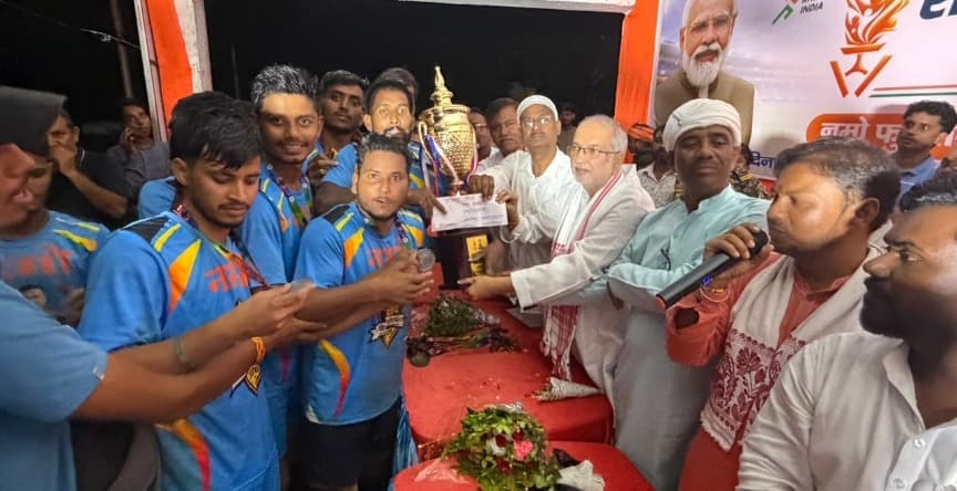 सांसद खेल महोत्सव के तहत नमो फुटबॉल प्रतियोगिता में कुटुमा ने जीता खिताब