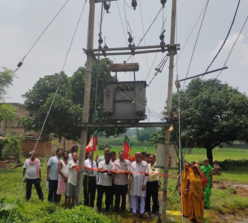 चलकारी खुर्द में 100 केवीए ट्रांसफार्मर का उद्घाटन, बिजली समस्या से मिली राहत
