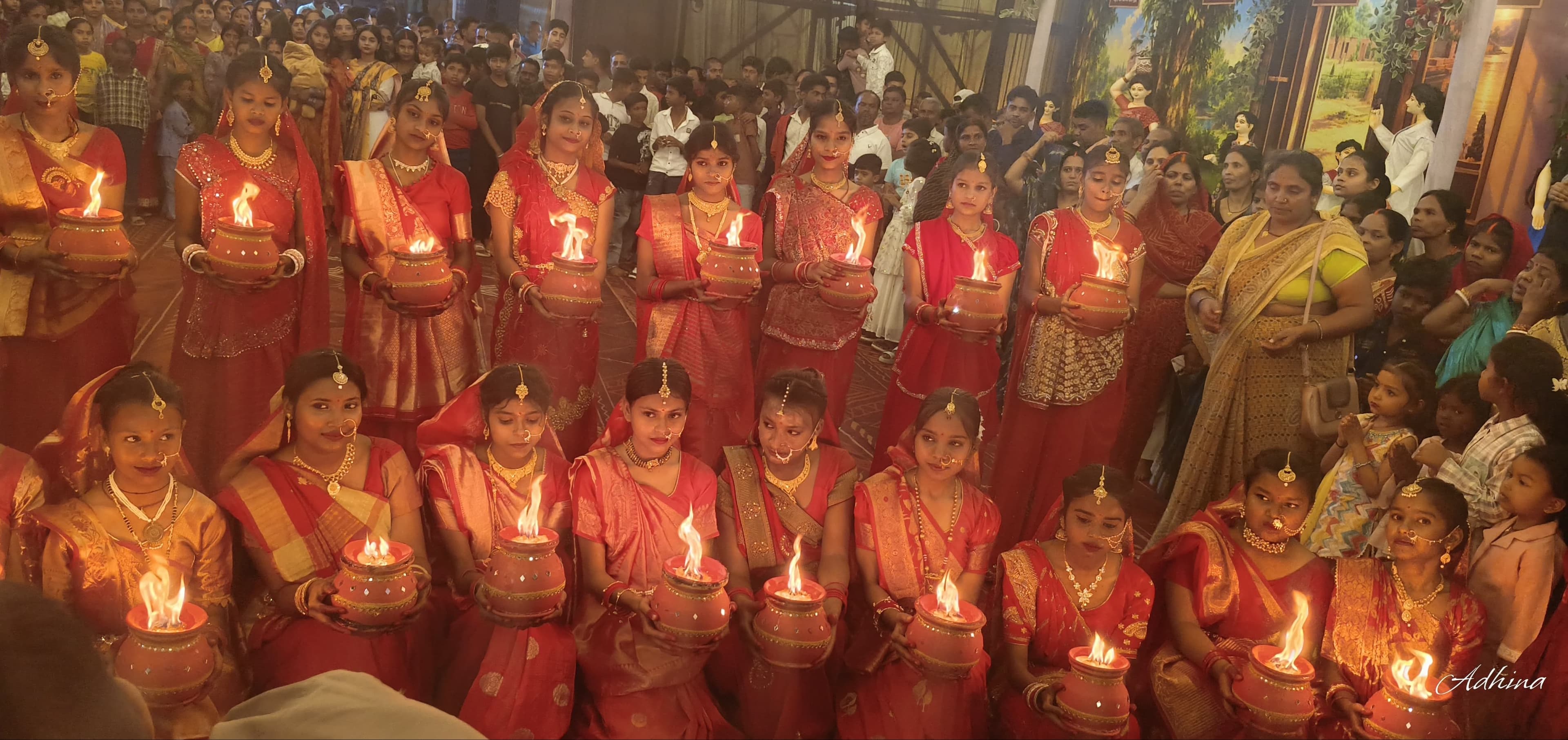 महाअष्टमी पर शिवशक्ति ग्रुप की भव्य जिवंत झांकी ने मोहा श्रद्धालुओं का मन
