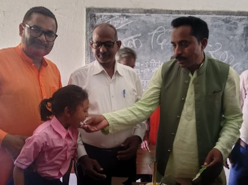 डुमरियाडीह नव प्राथमिक विद्यालय में हर्षोल्लास से मनाया गया शिक्षक दिवस