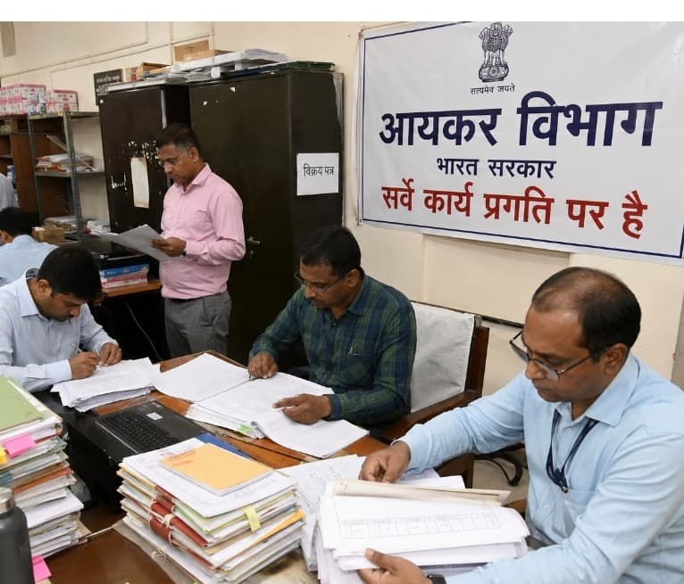 हजारीबाग सब-रजिस्ट्रार कार्यालय में IT का सर्वे, 381 करोड़ के जमीन लेनदेन में वित्तीय विसंगतियां