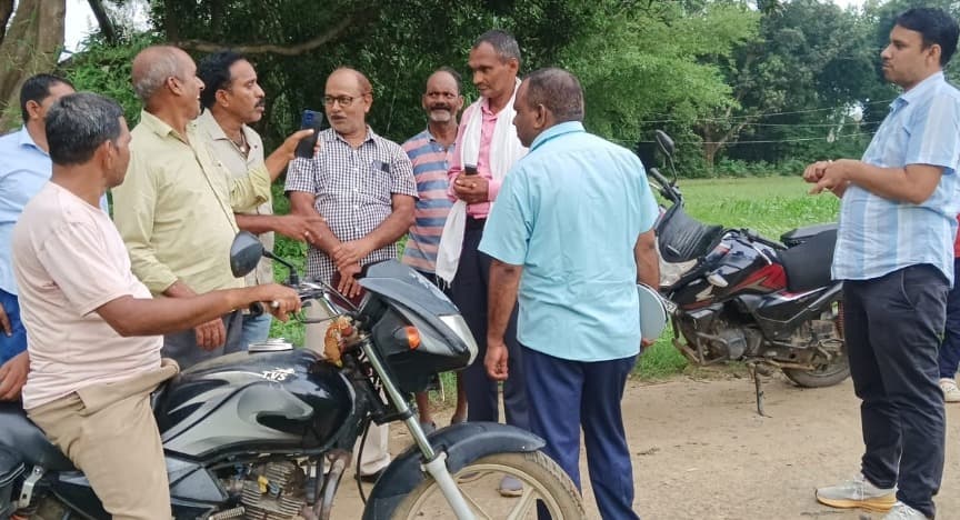 बरही के ग्राम विजैया में श्मशान घाट पुलिया का होगा निर्माण, विशेष प्रमण्डल ने किया मापी