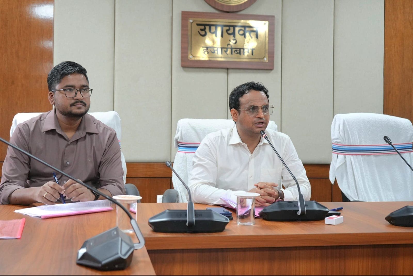 नगर निगम की समीक्षा बैठक में उपायुक्त ने दिए सख्त निर्देश