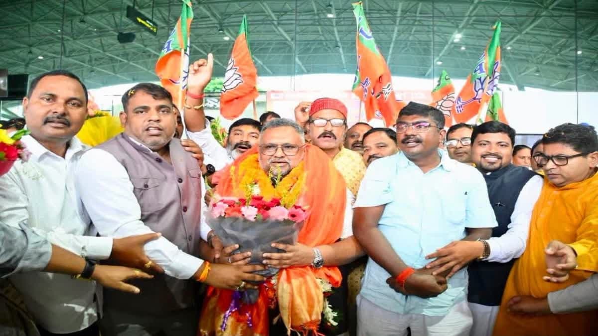 भाजपा के राष्ट्रीय सचिव बनने के बाद पहली बार रांची पहुंचे प्रदीप वर्मा, कार्यकर्ताओं ने किया भव्य स्वागत