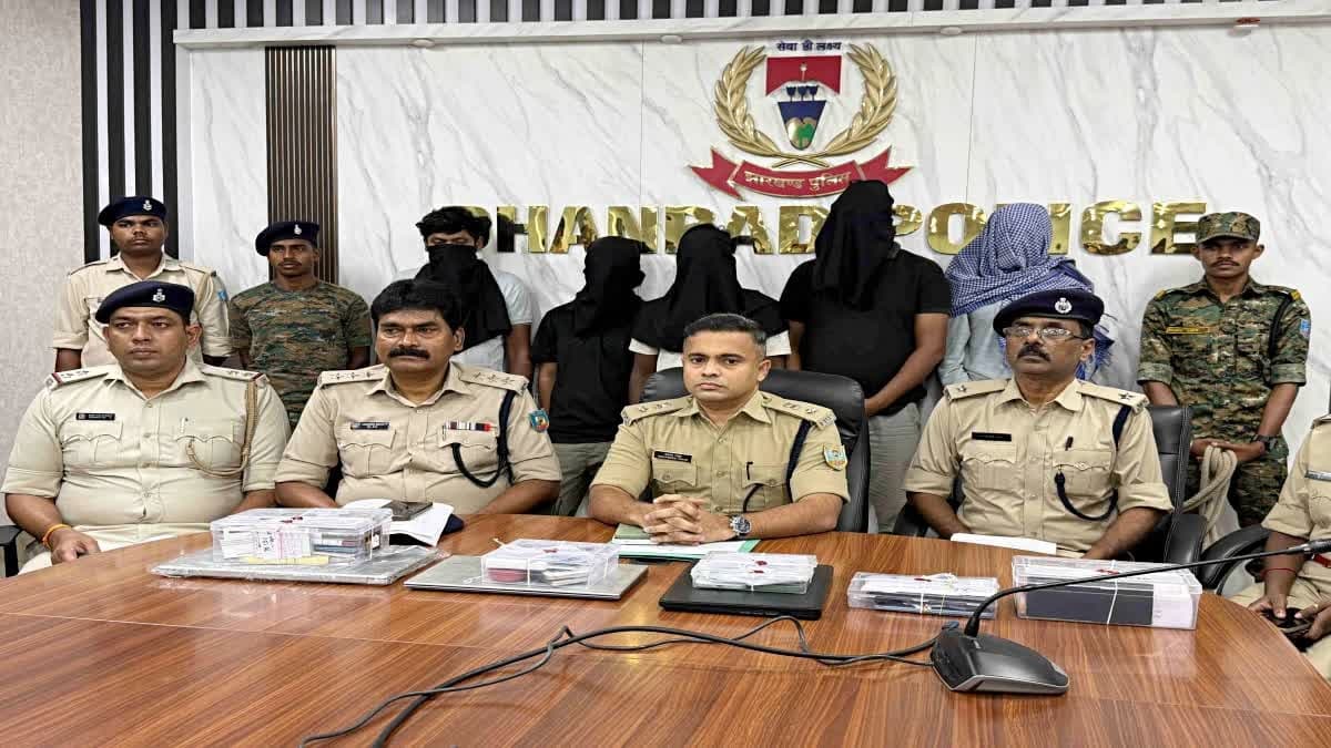 धनबाद में साइबर ठगी गिरोह का पर्दाफाश, पांच आरोपी गिरफ्तार