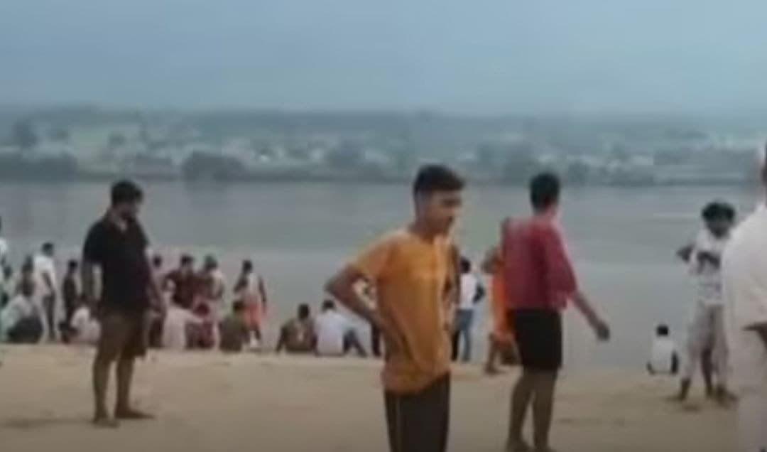 ‘एक पल का क्रेज, जिंदगी भर का गम’, सेल्फी लेते समय सोन नदी में डूबीं तीन छात्राएं, दो अब भी लापता