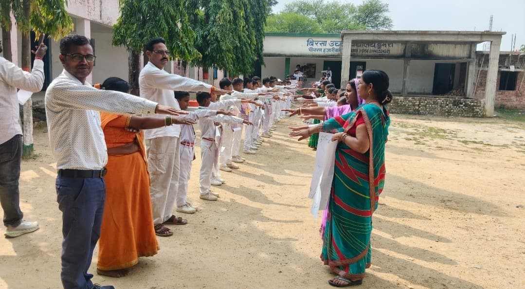 विश्व मानसिक स्वास्थ्य दिवस पर निकाली गई प्रभात फेरी, जागरूकता की ली शपथ
