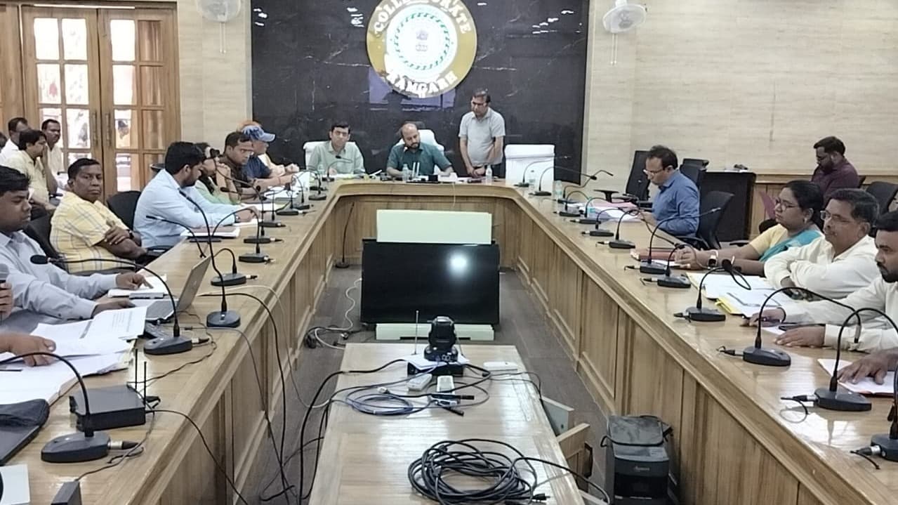 पतरातू को आकांक्षी प्रखंड कार्यक्रम में बेहतर प्रदर्शन का लक्ष्य, उपायुक्त ने की योजनाओं की समीक्षा