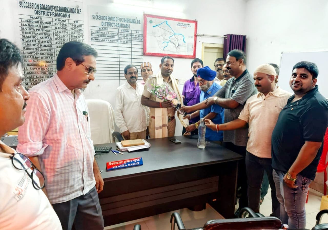 भुरकुंडा दुकानदार संघर्ष समिति का प्रतिनिधिमंडल नए थाना प्रभारी से मिले