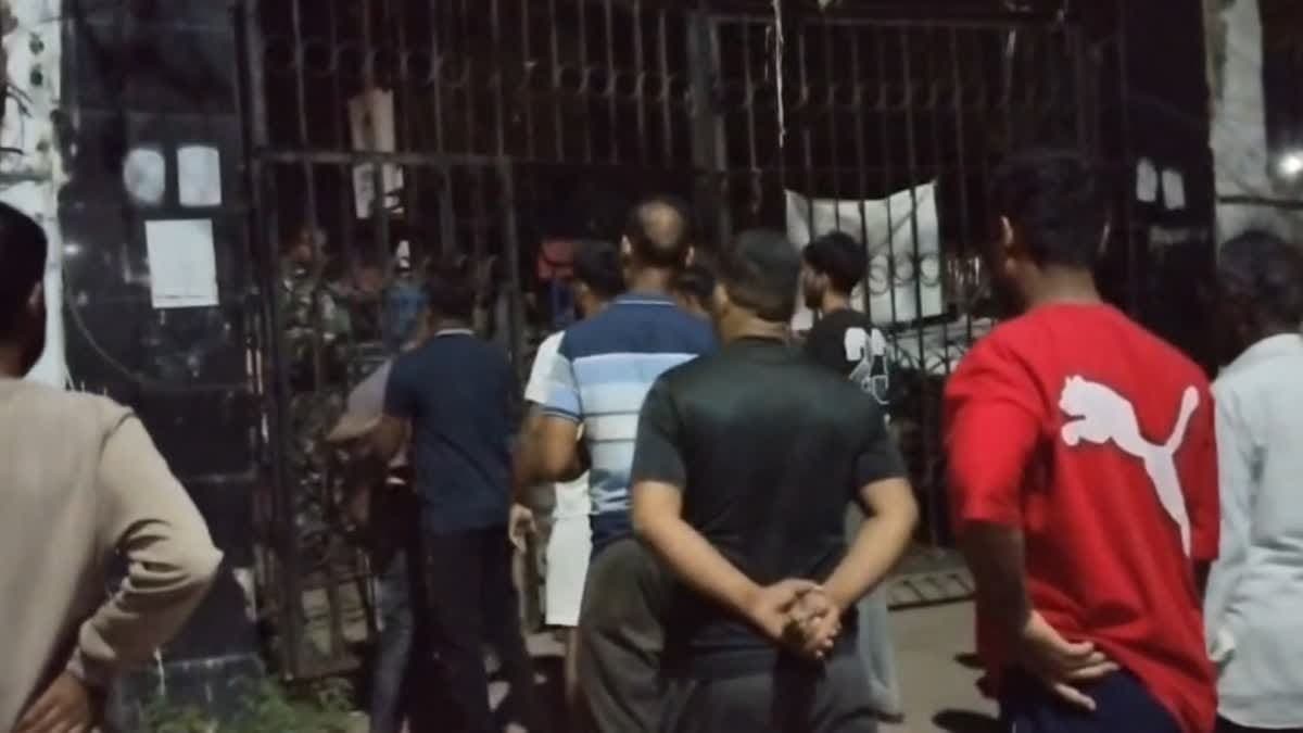 सदर अस्पताल में युवक की पिटाई, पुलिस ने मौके पर पहुंचकर बचाया