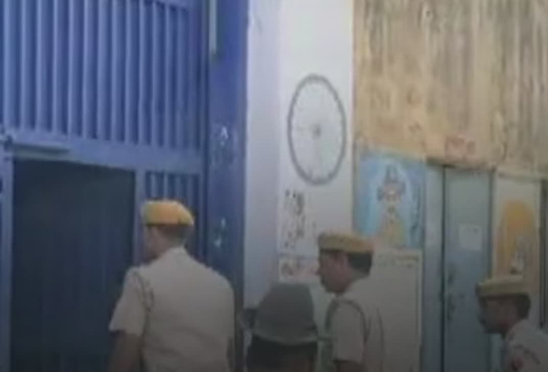 कोटपूतली जेल में प्याज-हरी मिर्च नहीं मिलने पर कैदियों का हंगामा, रेजर से हाथ काटकर किया विरोध