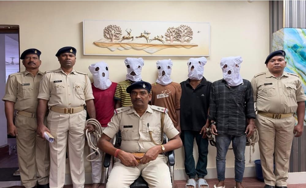 आदित्यपुर में रंगदारी मांगने के आरोप में पांच गिरफ्तार, जेल भेजे गए