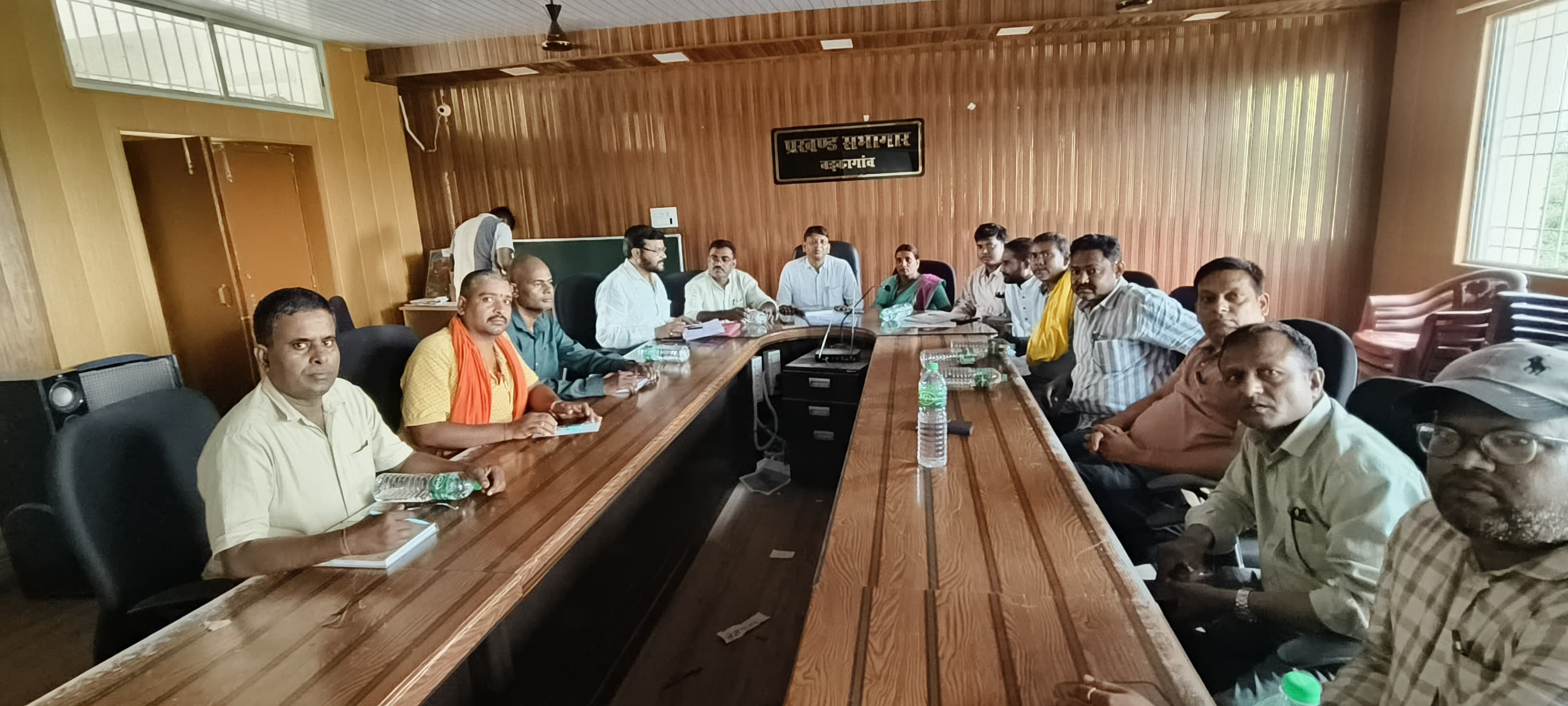 मतदाता सूची सुधार को लेकर बड़कागांव में प्रशासन ने कसी कमर, राजनीतिक दलों से मांगे सुझाव