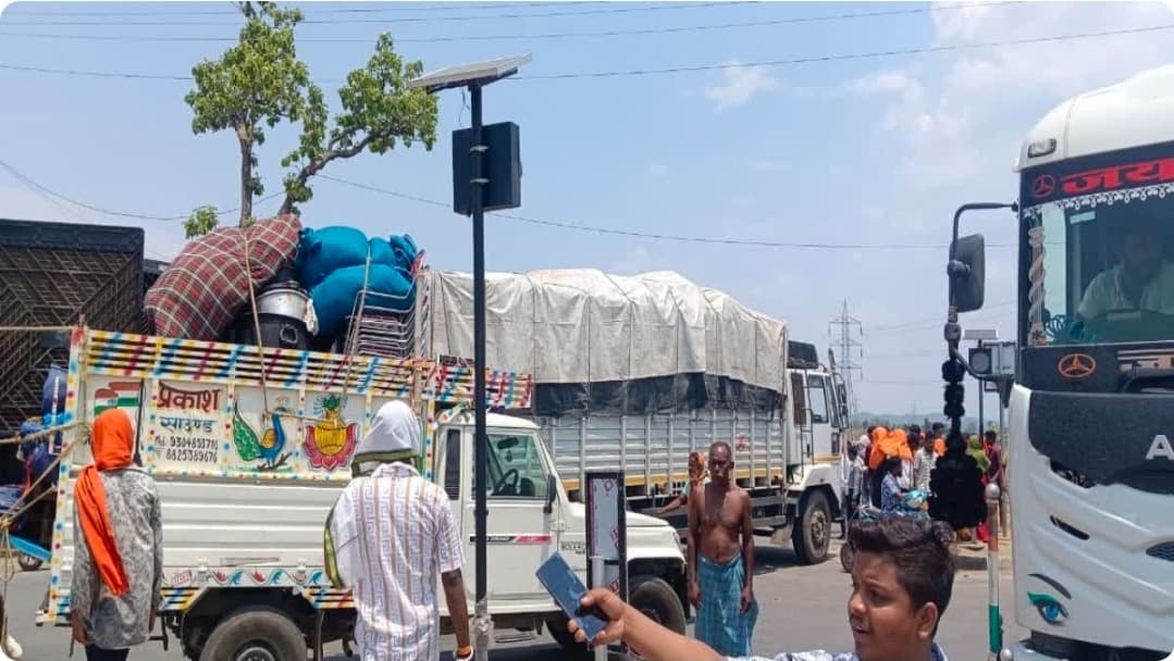 हादसे के बाद फूटा गुस्सा! चेकपोस्ट टूटा, 34 नामजद समेत 125 से ज्यादा पर केस दर्ज