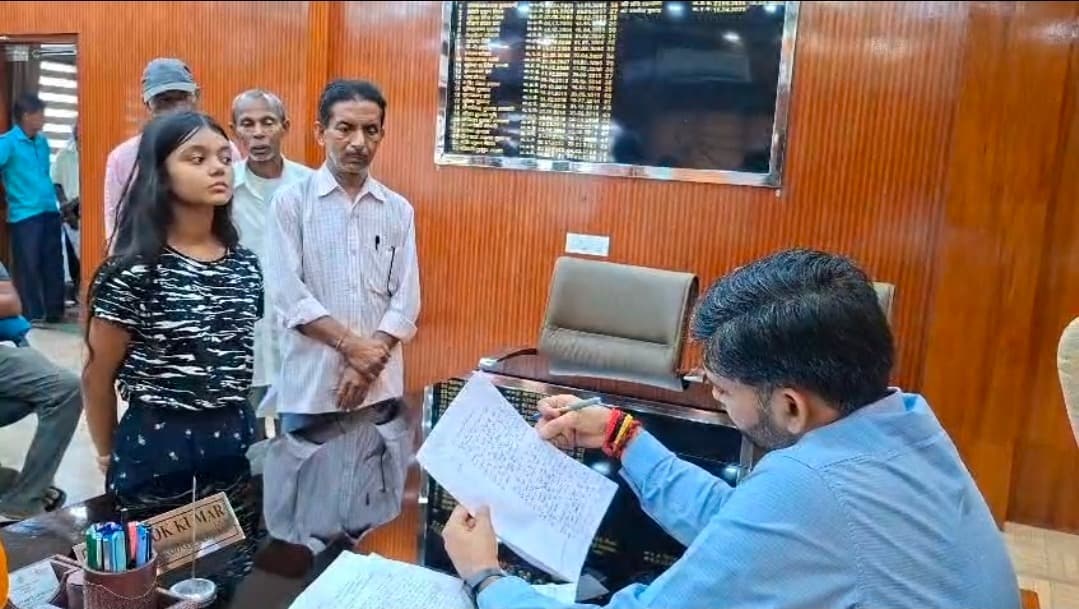 जनता दरबार में 45 से अधिक फरियादियों की सुनी पीड़ा, उपायुक्त अलोक कुमार ने 7 दिन में निपटारे का दिया निर्देश।