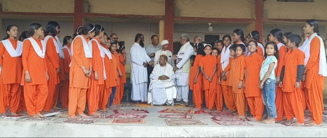 आर्ष कन्या गुरुकुल में धूमधाम से मना भुवनेश्वर प्रसाद मेहता का जन्मदिन