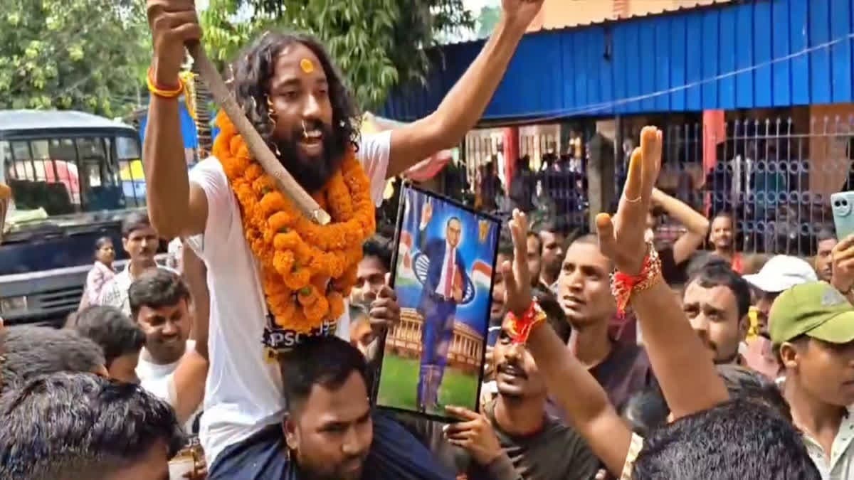 भर्ती व्यवस्था सुधार यात्रा लेकर देवघर पहुंचे देवेंद्र नाथ महतो, युवाओं से एकजुट होने की अपील