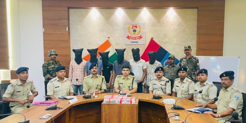 पतरातू में बड़ी वारदात की साजिश नाकाम, राहुल दुबे गिरोह के छह अपराधी गिरफ्तार, हथियार व कारतूस बरामद 