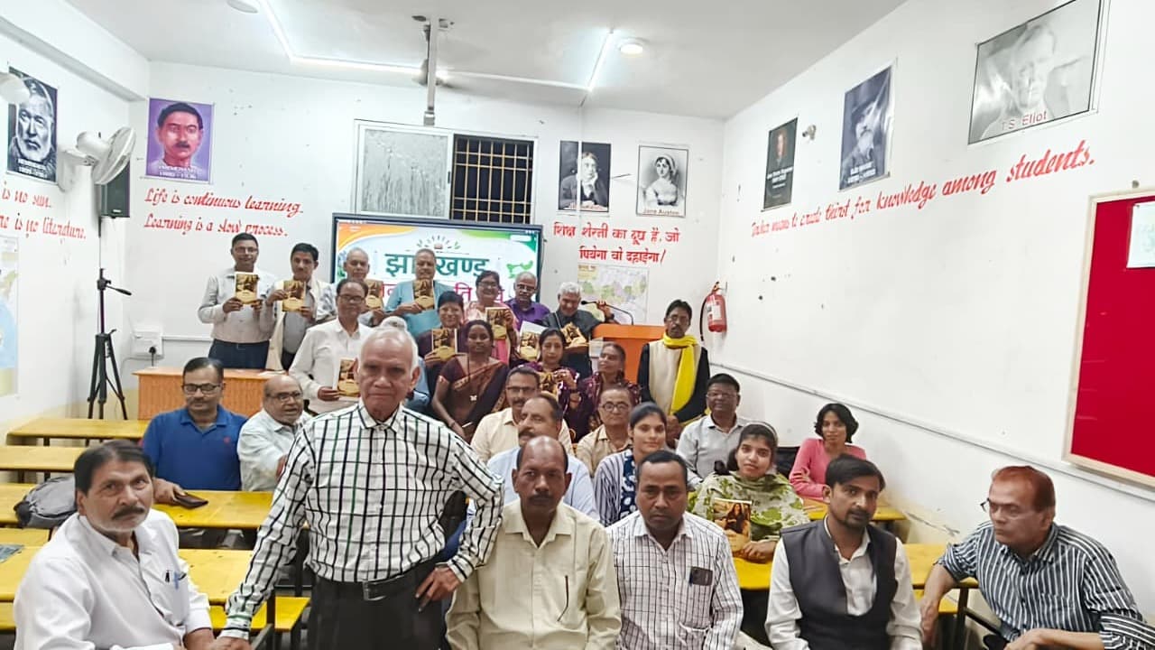 हजारीबाग में सजा कविता और मुशायरे का मंच