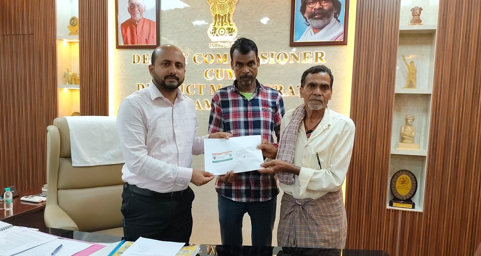 जनता दरबार की शिकायत का 24 घंटे में समाधान, आयुष्मान कार्ड बनने पर लाभुक ने जताया आभार
