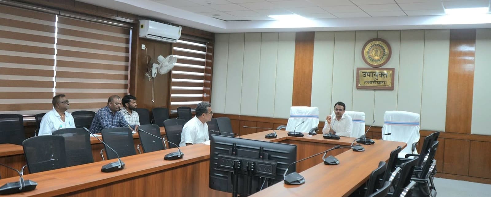 उपायुक्त की अध्यक्षता में भूमि संरक्षण विभाग की समीक्षा बैठक, जल संरक्षण एवं सिंचाई योजनाओं में तेजी लाने के निर्देश