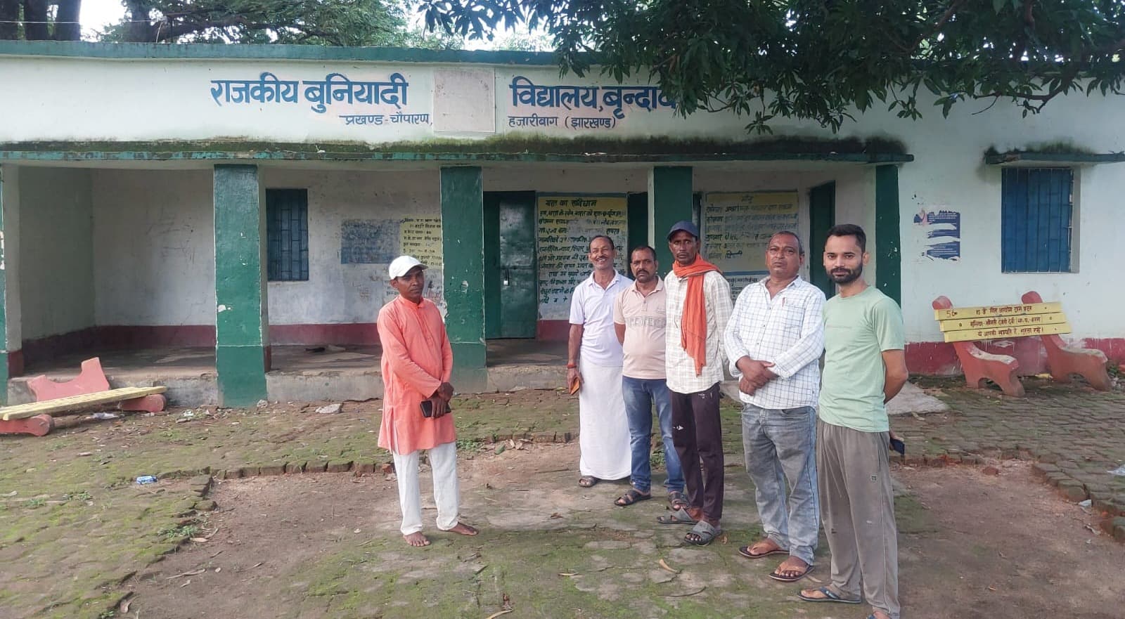 चौपारण में चोरों का बढ़ा आतंक, अब बेसिक स्कूल वृंदावन को बनाया निशाना