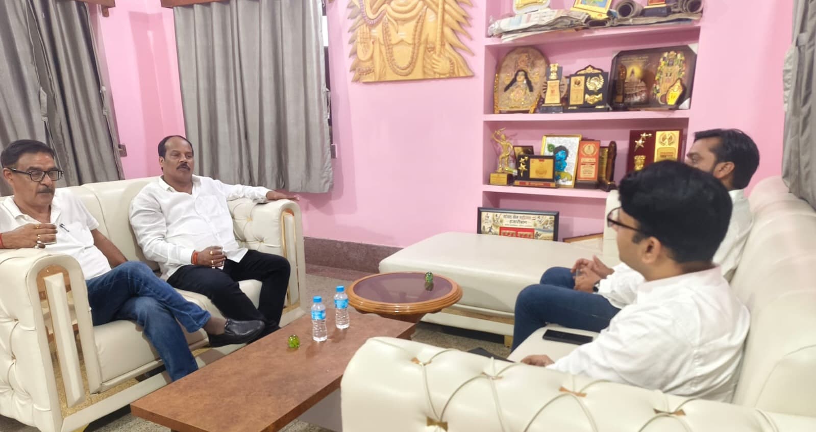हजारीबाग विधायक प्रदीप प्रसाद ने NHAI परियोजना निदेशक से की महत्वपूर्ण बैठक