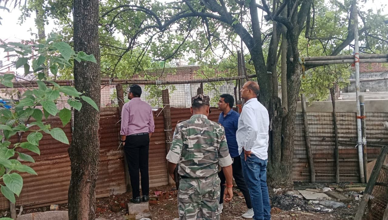 सरकारी बस स्टैंड का होगा कायाकल्प, महापौर और नगर आयुक्त ने किया निरीक्षण