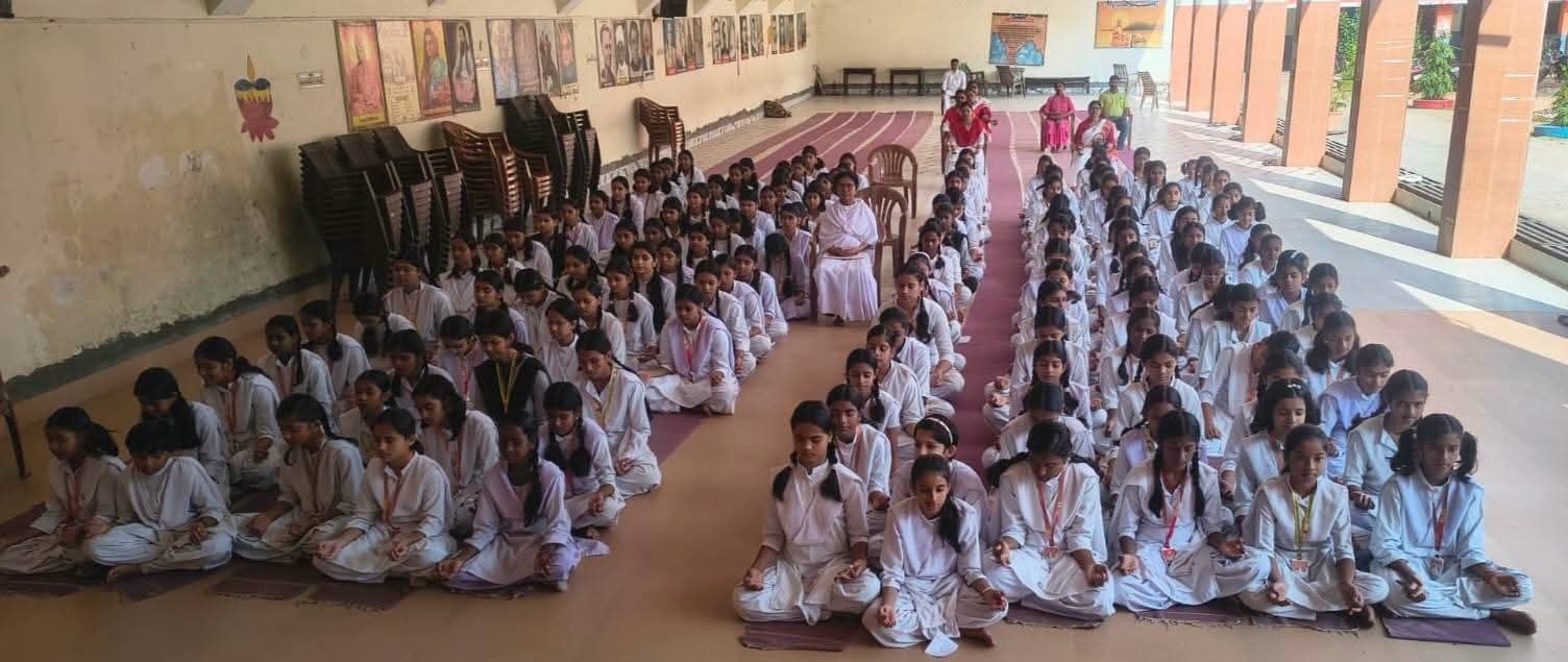 डॉक्टर-इंजीनियर बनना बड़ी बात नहीं, संस्कारवान बनना ही है असली सफलता: इंदु देवी