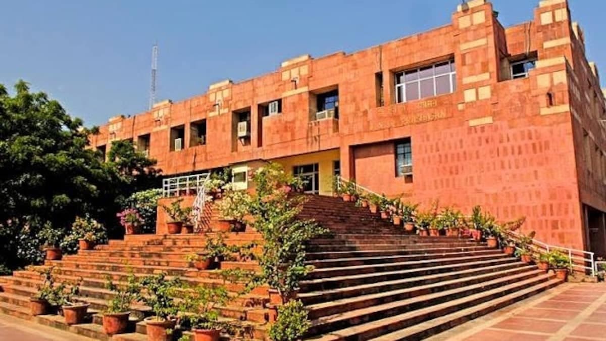 जामिया के बाद JNU की दीवारों पर लिखे गए विवादित नारे