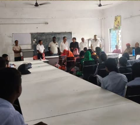 साइकिल मिली तो खिल उठे विद्यार्थियों के चेहरे, पढ़ाई के सफर को मिले पंख