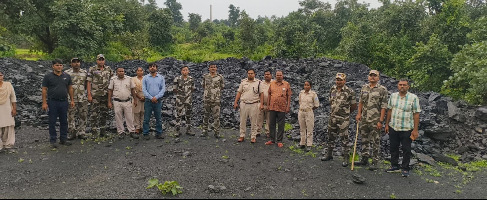 सीआइएसएफ ने तोयरा में फिर की छापेमारी, इस बार 450 टन कोयला पकड़ा
