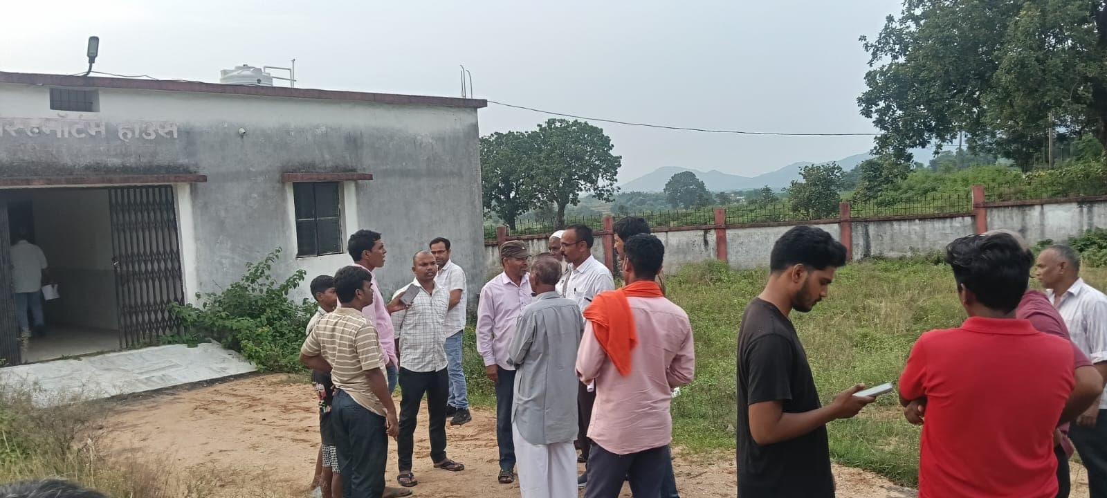मवेशियों को चारा चरा रहे बुजुर्ग पर गिरी बिजली, मौत
