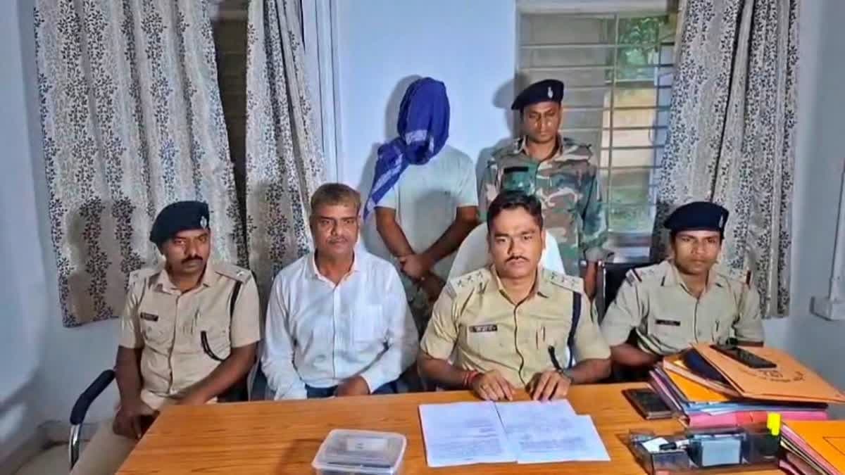 बैंक अधिकारी बनकर साइबर ठगी करने वाला युवक गिरफ्तार