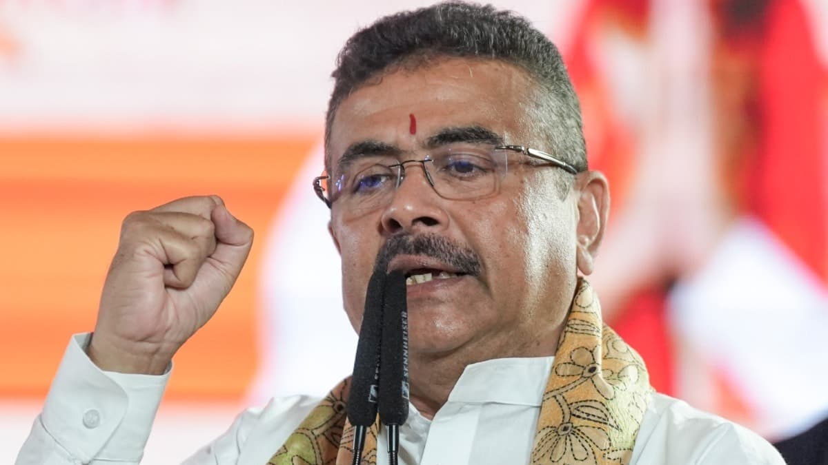 कोलकाता पंडाल हादसा: थीम से ज्यादा कीमती इंसान की जिंदगी