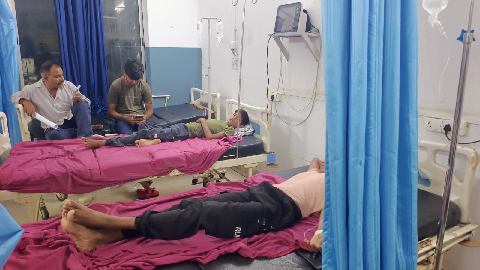 जंगली खुखड़ी खाने से 4 बच्चे और महिला बीमार, सदर अस्पताल में चल रहा इलाज
