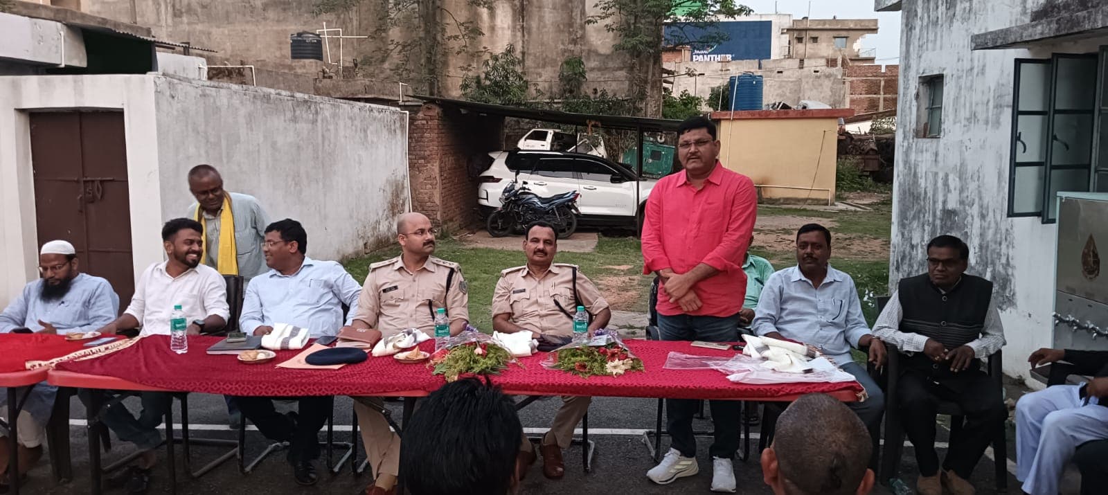 शांति समिति की बैठक में बकरीद सौहार्दपूर्वक मनाने की अपील, नए पुलिस अधिकारियों का स्वागत और निवर्तमान थाना प्रभारी को दी गई विदाई