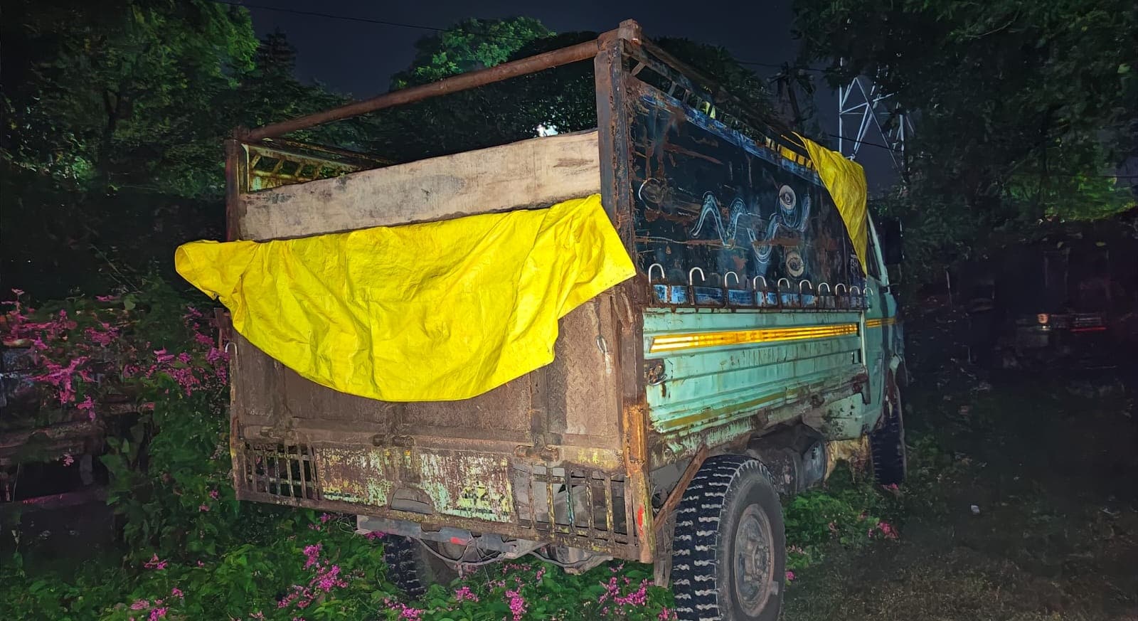 तिसरी में अवैध ढिबरा लदा 407 मिनी ट्रक जब्त