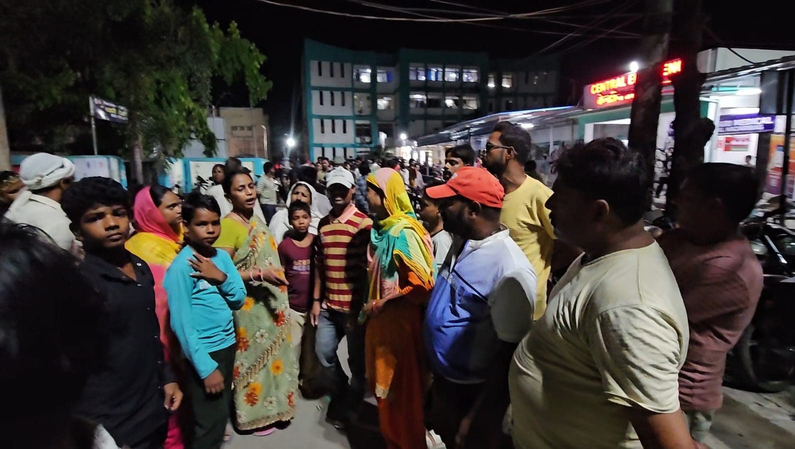 हजारीबाग के पदमा में फोरलेन पर मिला युवक का शव, परिजनों ने जताई हत्या की आशंका; पुलिस ने सड़क हादसा बताया