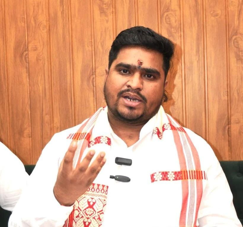 रामगढ़ पहुंचे दिशा समिति सदस्य देवेश तिवारी, सेवा संकल्प अभियान चलाया