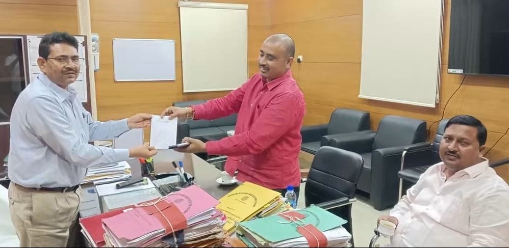 17 साल की बदहाली के बाद बदलेगी चपरी मोड़–यादव चौक सड़क की तस्वीर